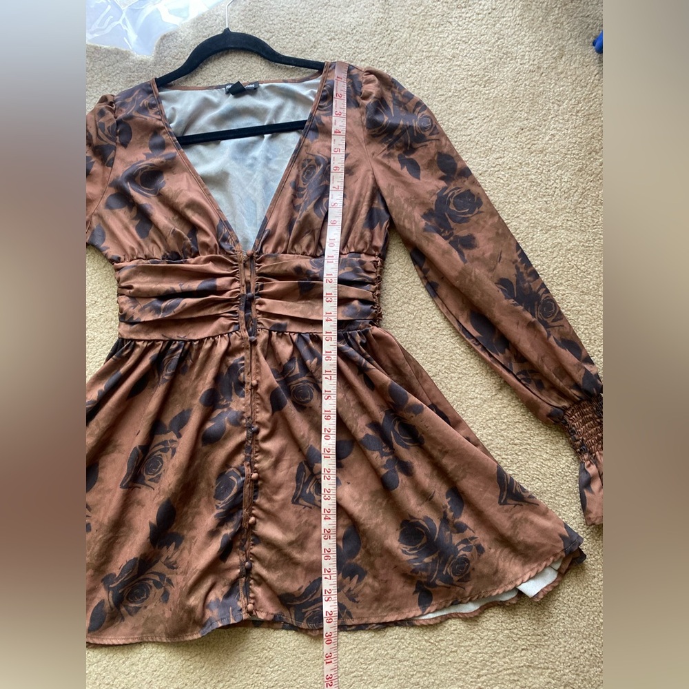 Pretty Little Thing brown cinched waist floral digital rose dress button down - Picture 14 of 17